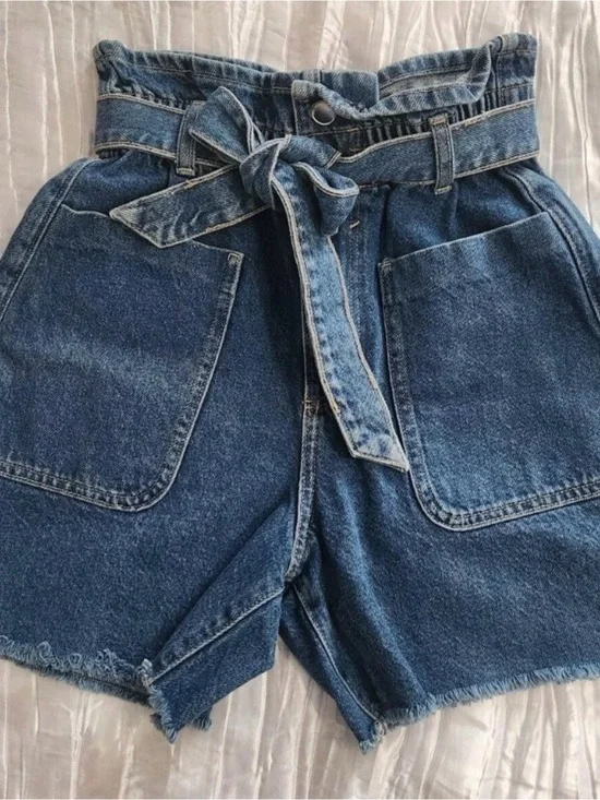 Zara High-Waist Paperbag Denim Shorts in Blue with Tie Belt