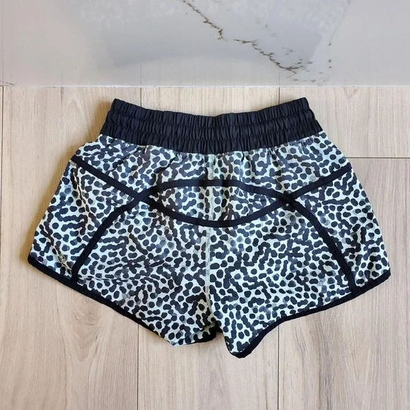 Lululemon Tracker Shorts III Womens XS 4 Black Blue Ace Spot Tranquil 4
