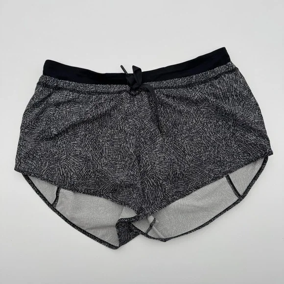 Lululemon Run It Out Shorts Black White Print Running Athletic‎ Womens 6