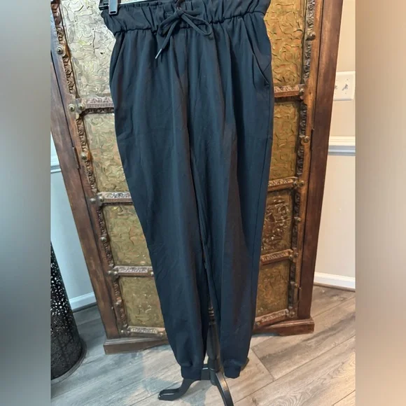 Lululemon Women's Drawstring Jogger‎ Pants - Black 2