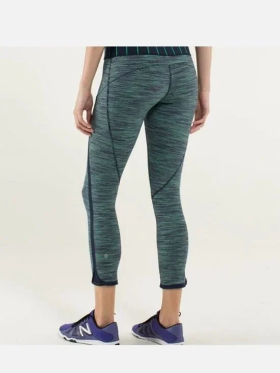 Lululemon Leggings Woman’s Sz 2 Capri Navy Blue W/ Green Stripes Pockets 23