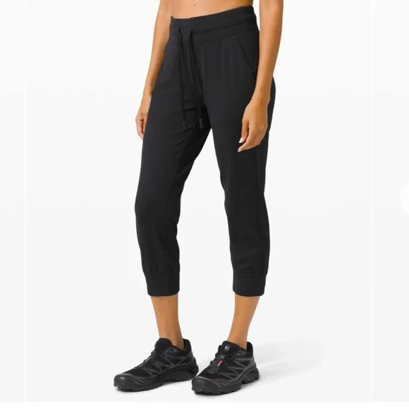 Lululemon Ready to Rulu Jogger Crop Jogger Black Size 4‎