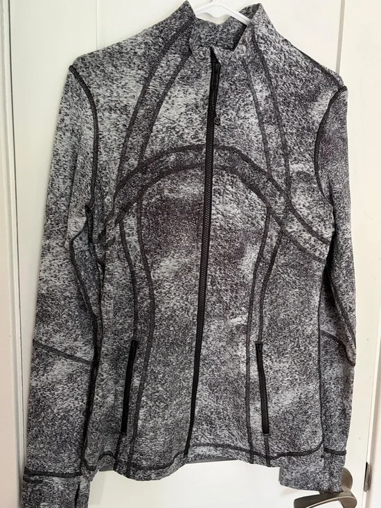 14. Size 12 LULULEMON Define Jacket Luon Spray Jacquard White Black
