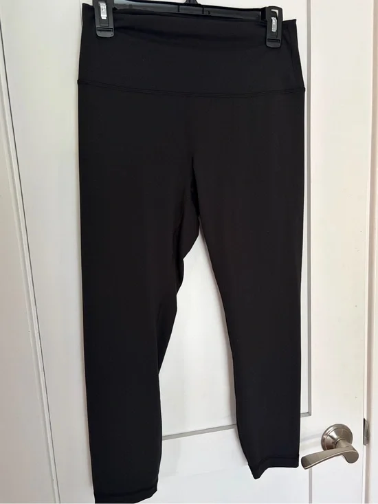 6. Size 10 LULULEMON Black Wunder Train High-Rise Crop 23