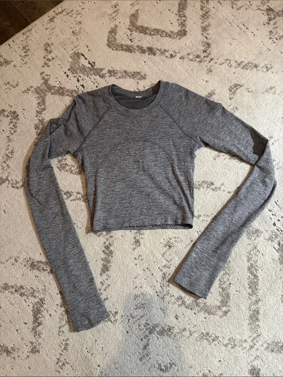 lululemon athletica Gray Long-Sleeve Cropped Top