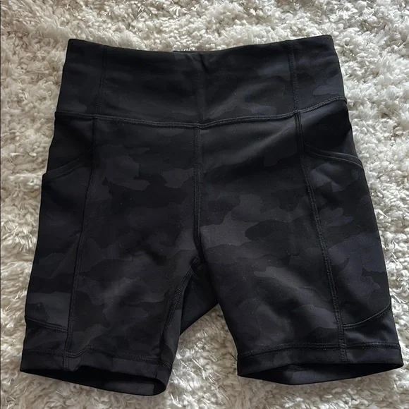 Black Camouflage lululemon invigorate shorts 6in inseam size 4
