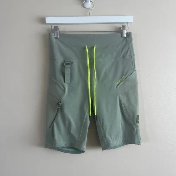 Lululemon Hike Bike Short High Rise Sage Green Cargo Zip Pocket Size 8