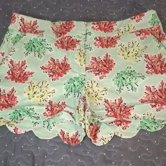 Crown & Ivy Coral Patterned Women's Shorts size 8
