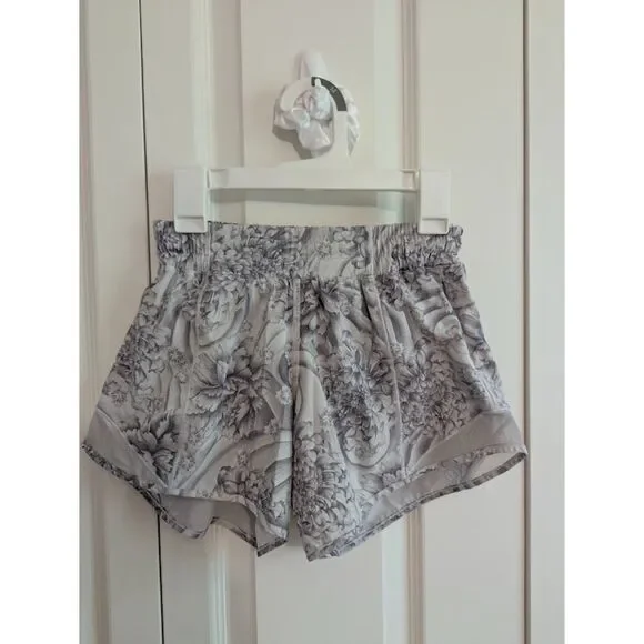 Lululemon Size 2 Hotty Hot Shorts 4