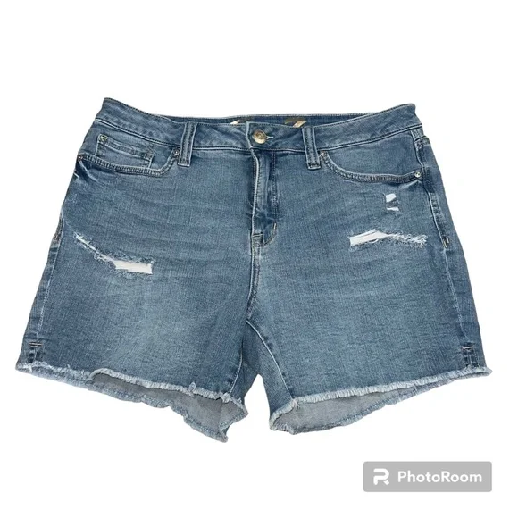 Seven7 weekend shorts light wash distressed jean shorts size 12