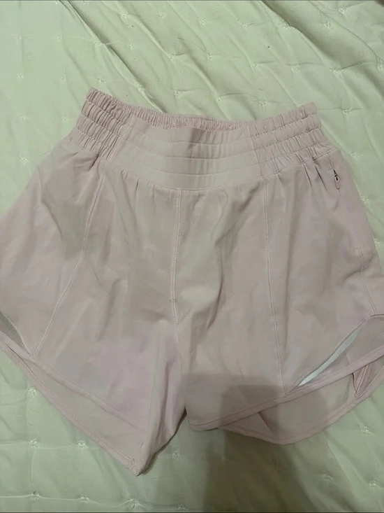 lululemon athletica hotty hot Light Pink Women’s Shorts, size 2, 4 inch