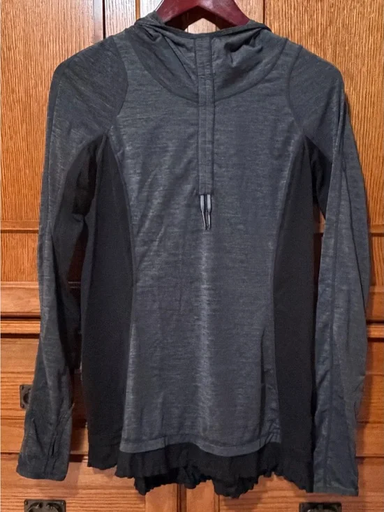 VTG Lululemon Run In The Sun Hooded Pullover Hoodie Ruffle Hem 2012 RARE W32815