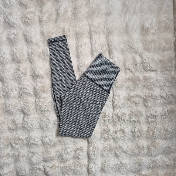 Womens Lululemon Leggings Size 6 Graphic Mini Houndstooth Print Black White High