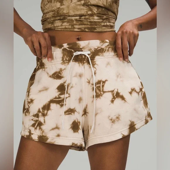 Lululemon Inner Glow Short 3” Earth Dye Sand Size 8- W7BKES