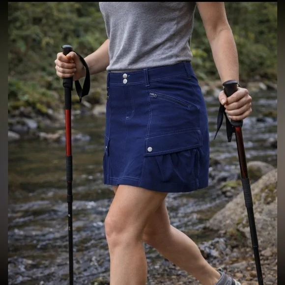 EXCELLENT CONDITION WOMEN’S SIZE 6 TALL ATHLETA NAVY HIKING/TRAVEL/TENNIS SKORT