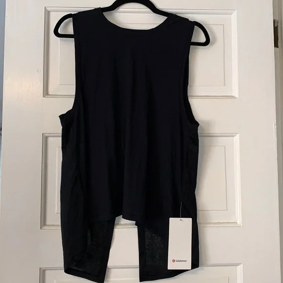 Size 8 Lululemon in the open black tank top tanktop