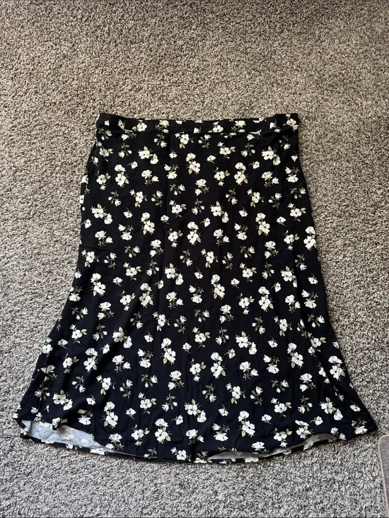 Old Navy Black Maxi Skirt with White Floral Print. Size XXL.