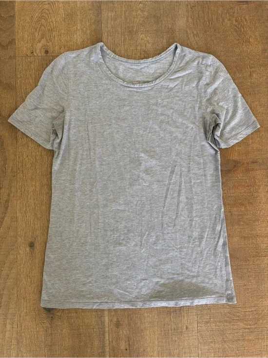 lululemon gray short sleeve athletic tee shirt