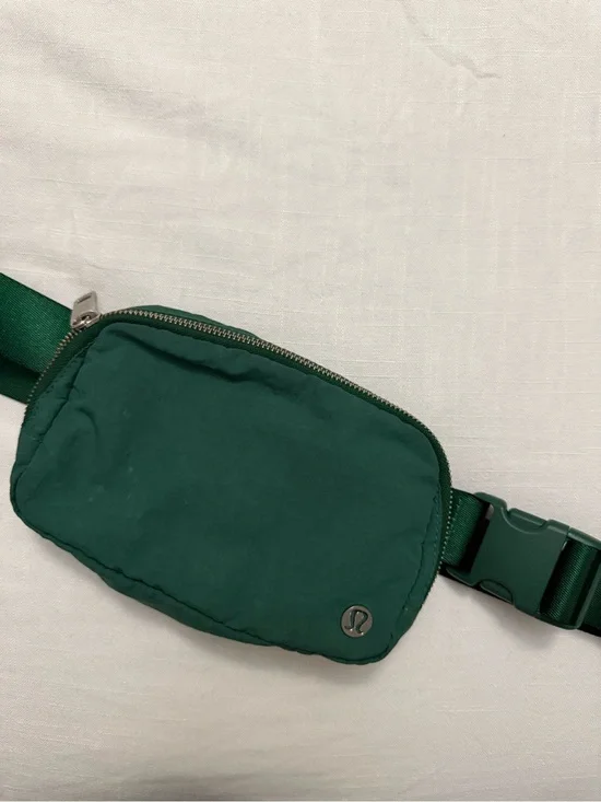 Lululemon Everywhere Belt Bag 1L