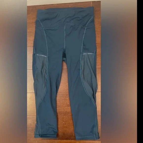 Lululemon always airy High-Rise Run Crop Leggings 19” size 4 night diver
