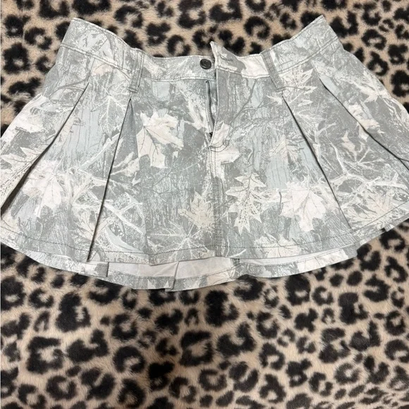 Hollister Light Gray Camo Pleated Skirt