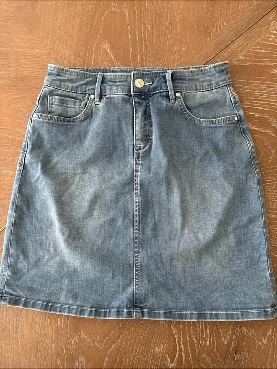 Tommy Bahama Short Skirt Boracay Indigo Jean Sz 6 (28W) Medium Ocean Wash