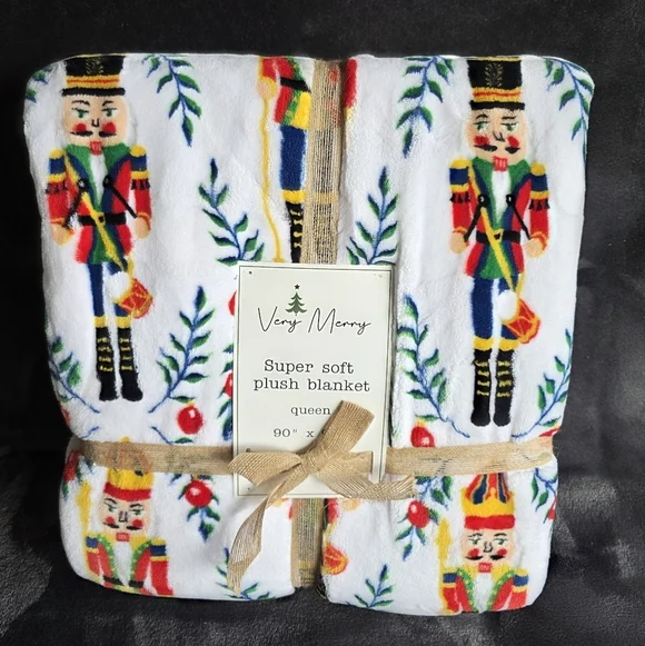 New Very Merry Queen Super Soft Plush Blanket Christmas Nutcracker 90