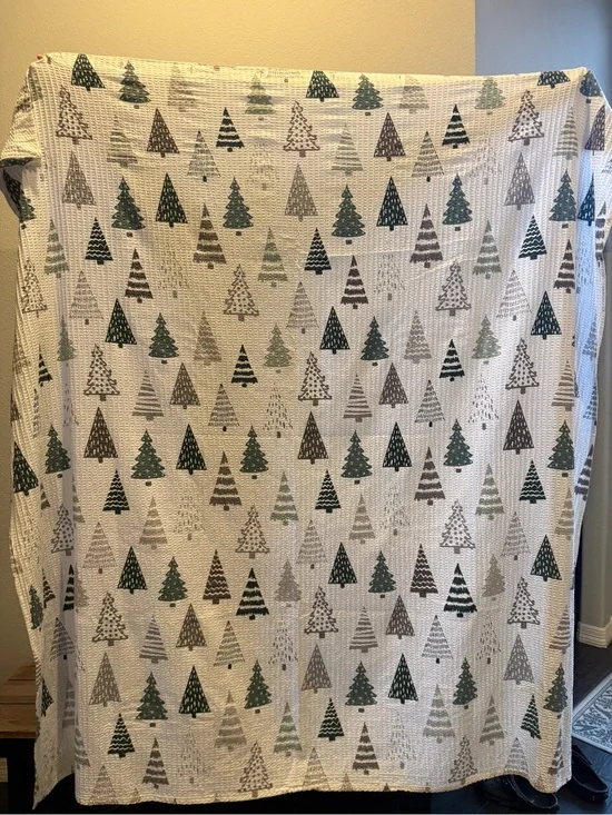 Holiday Tree Pattern Green and Gray Quilted/Waffle Shower Curtain