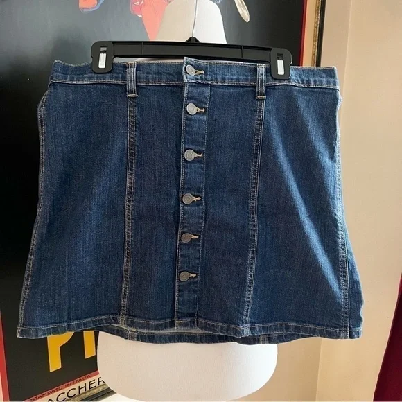 GAP: Dark Indigo 5 Gun Metal Button Exposed Stitching Denim Jean Skirt Size 10