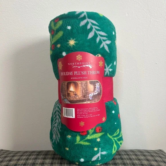 Northpoint Holiday Plush Throw Unisex‎ 50x60 Green Mistletoe Christmas Blanket