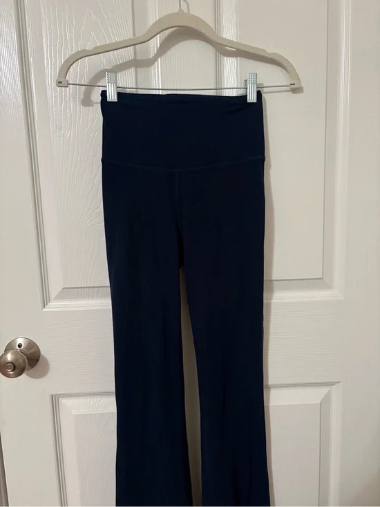 lululemon athletica Dark Navy Active Leggings Worn a couple times