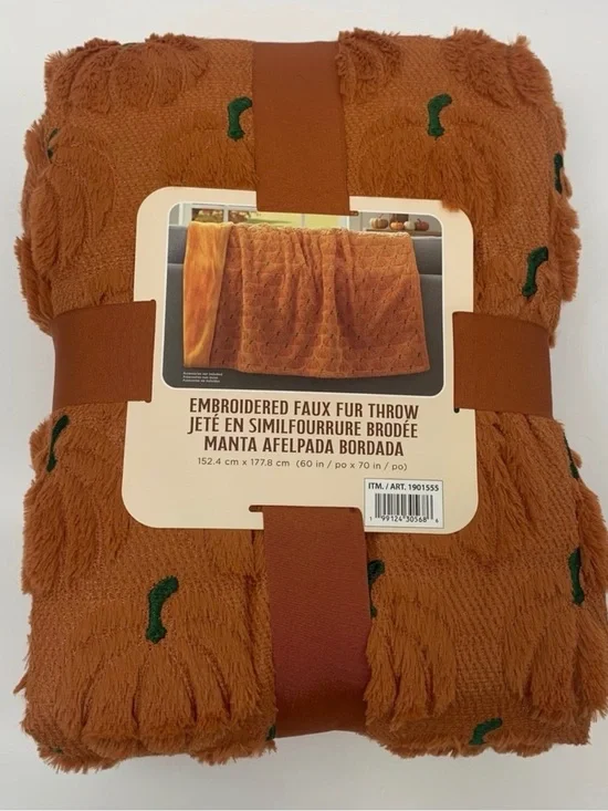 NWT COSTCO FAUX FUR HALLOWEEN FALL THROW PUMPKIN