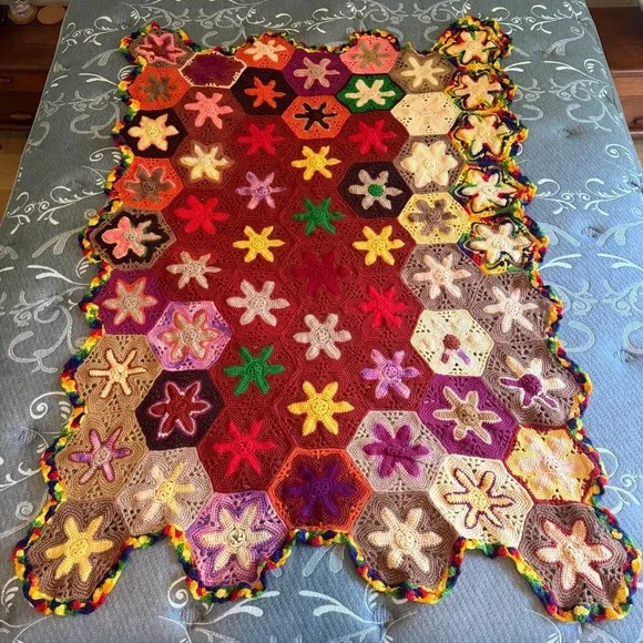 Vintage Handmade Crochet Star Flowers Boho Artsy Motif Afghan Throw - 58x41 in