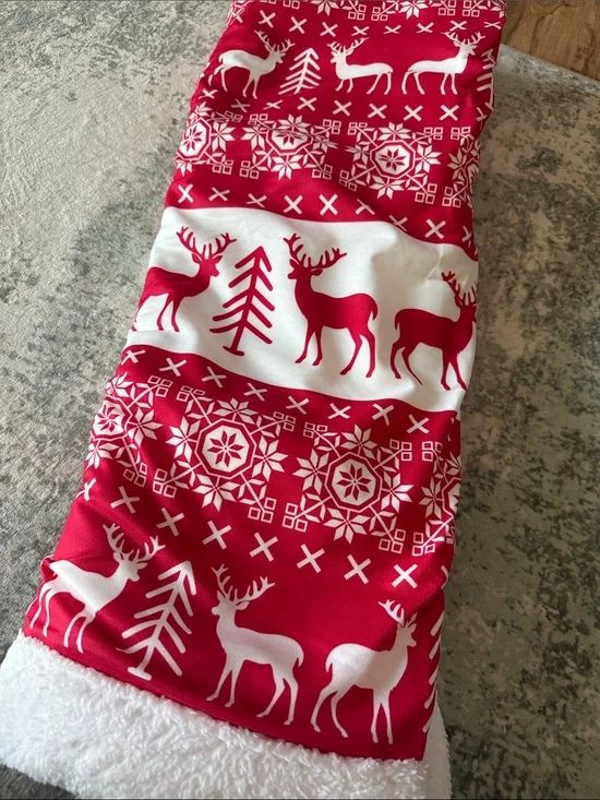 Red & White Reindeer Holiday Throw Blanket, Size 50 x 60 inches