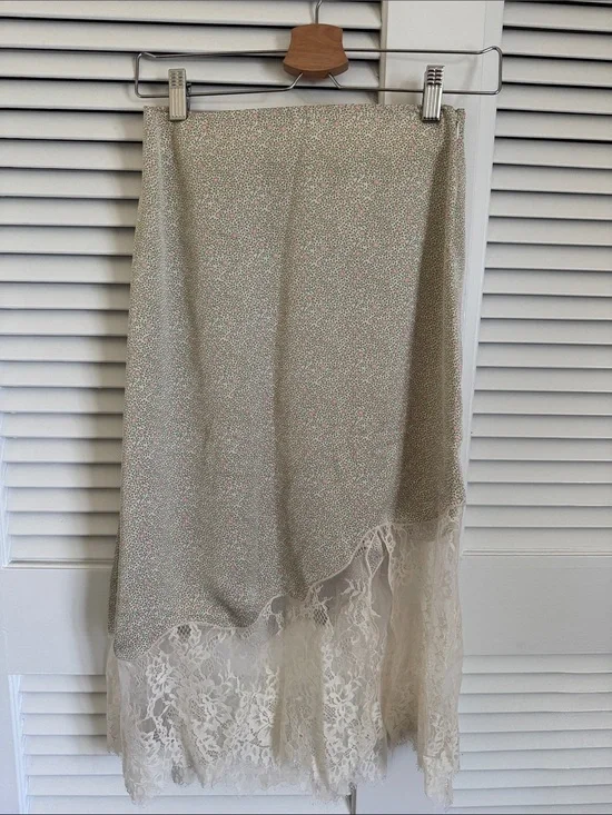 Aritzia Wilfred Cream Midi Skirt with Lace Hem and Subtle Floral Print- Size 4