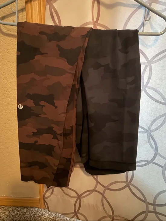 lululemon athletica women’s Camo Leggings Black and Maroon (21”-23” inseam)