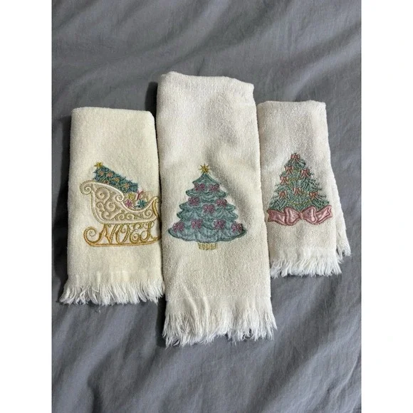 Vintage Christmas Towel Set 3‎ Pieces Ivory Appliqués Santa Sled Christmas Tree
