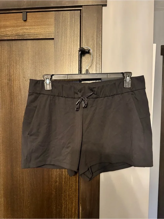 Lululemon On the Fly Short 2.5