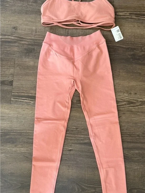 NWT Lululemon Women’s Quiet Within Sports Bra Yoga Bra Rustic Coral Set Size 10