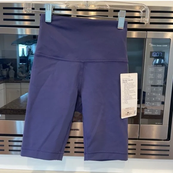NWT Lululemon Wunder Train High Rise Short 8