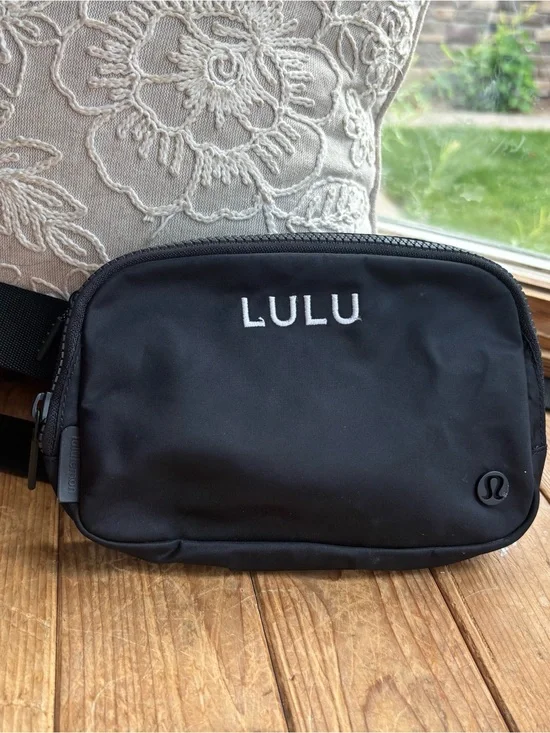 Lululemon Black Everywhere Belt Bag