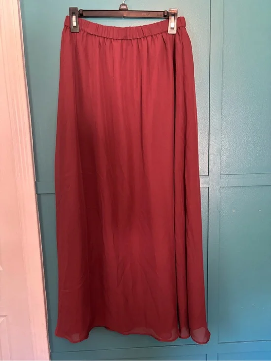 Old Navy Flowing Maxi Skirt in Deep Rose Size Medium
