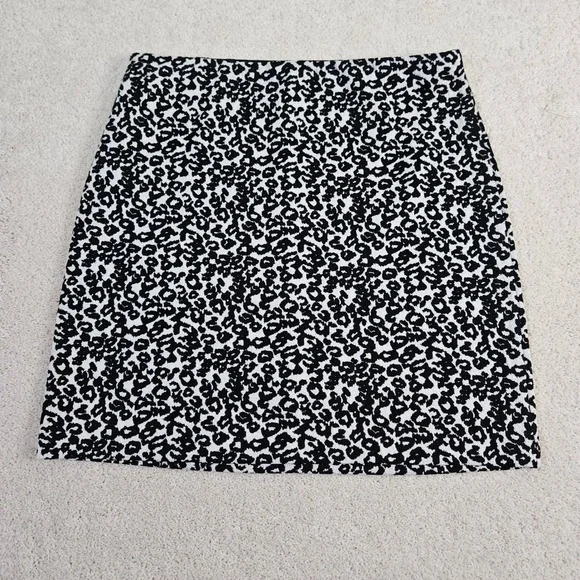 NWT's Women's Express Black White Animal Print Mini Skirt Classic Stretch Size M