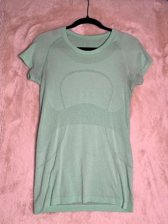 Lululemon light green top sz small