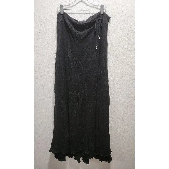 Women's Letarte Crinkle Lined Maxi Skirt Black Large‎ 100% Acrylic Made In USA