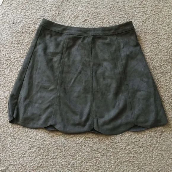 New with Tags Onetheland Olive Green Faux Suede Scalloped Skirt Size Small