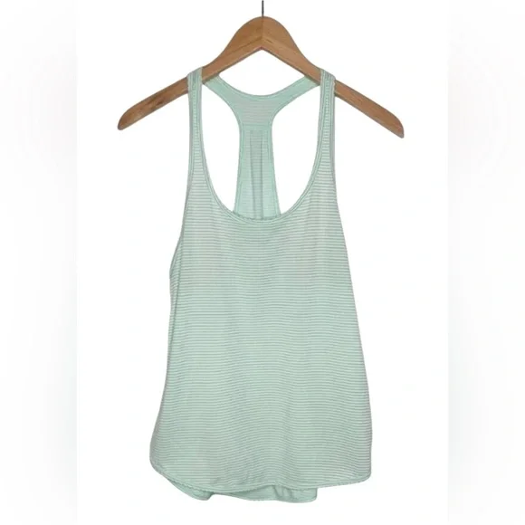 Lululemon 105 F Singlet racerback tank top in a light mint green size 6