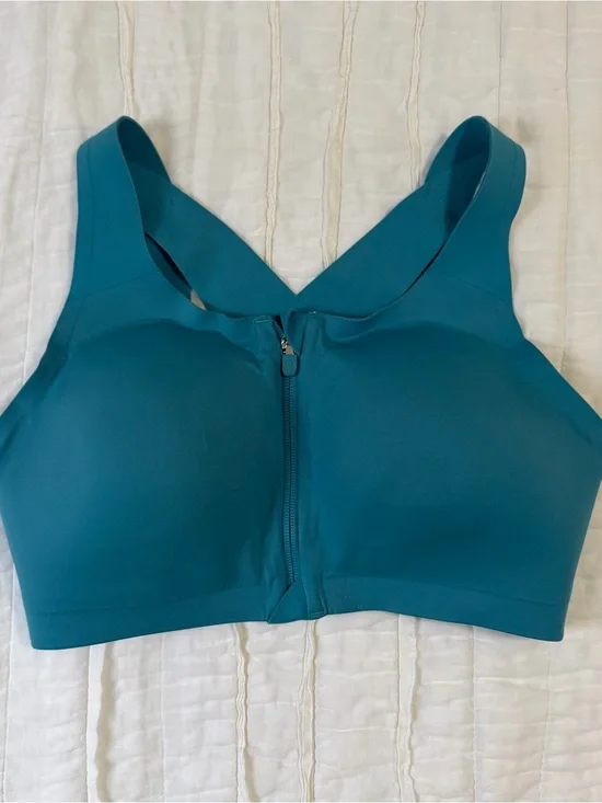 Lululemon 34DD Enlet wireless sports bra medium support
