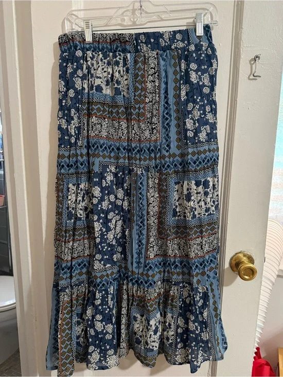 Blue pattern pleated maxi skirt