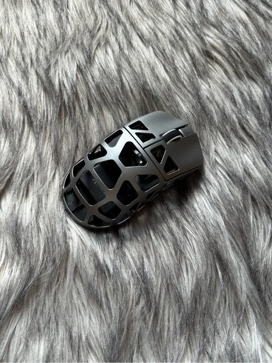 Lightweight Honeycomb Wireless Gaming Mouse in Matte Black